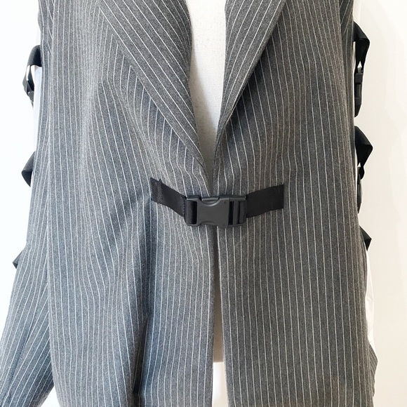 H-4 GREY WHITE STRIPED SIDE RELEASE BUCKLE STRAPS BACK PATCH BOYFRIEND BLAZER - Picture 5 of 10